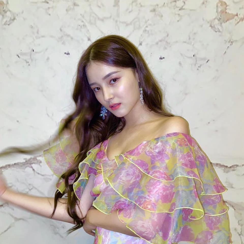 Cũng tại sự kiện này đã xảy ra chuyện khiến Nancy tổn thương, suy sụp tinh thần. Một số hình ảnh nhạy cảm của cô trong hậu trường chương trình bị lộ và phát tán lên mạng xã hội. Đại diện công ty quản lý của nữ ca sĩ đã phối hợp với phòng tội phạm mạng của cảnh sát quận Gyeonggi, Hàn Quốc để có hành động pháp lý với kẻ quay phim trái phép, đăng tải lên không gian mạng. Mất một thời gian, Nancy mới xuất hiện trở lại trước công chúng vì vụ việc này. Ảnh: Instagram.