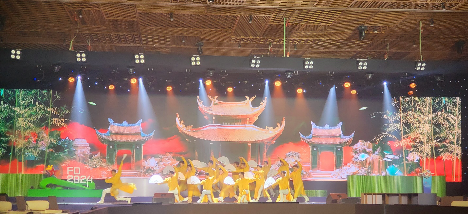 Chương trình nghệ thuật tinh hoa Quốc ẩm Việt trà mở đầu cho hội nghị đối thoại hữu nghị lần 2.