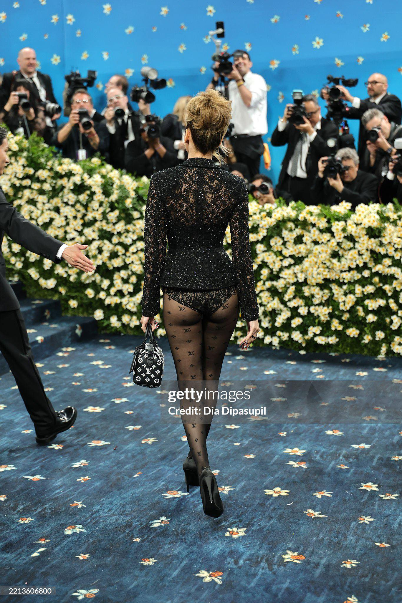 Phong cách táo bạo của Lisa trên thảm đỏ Met Gala 2025. Ảnh: Getty. Phong cách táo bạo của Lisa trên thảm đỏ Met Gala 2025. Ảnh: Getty.