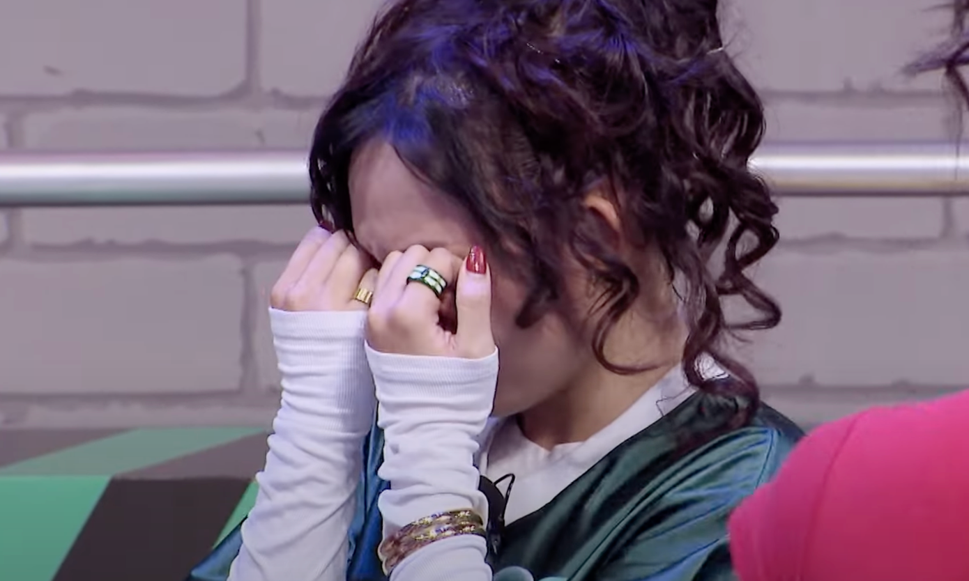 Shin bật khóc, không phục trước kết quả và cùng các thành viên Salad rời chương trình.