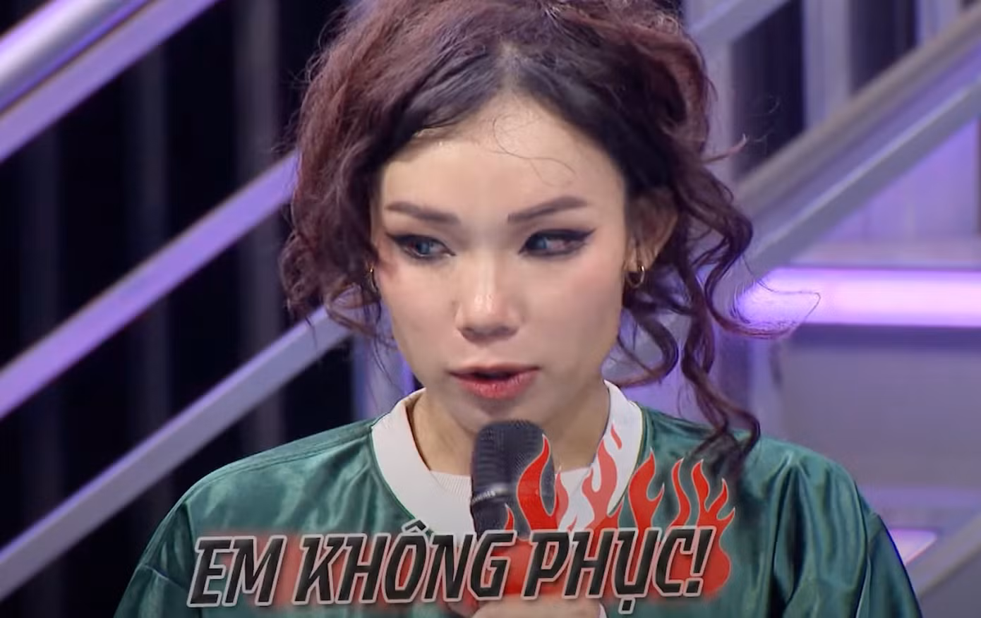 Shin bật khóc, không phục trước kết quả và cùng các thành viên Salad rời chương trình.