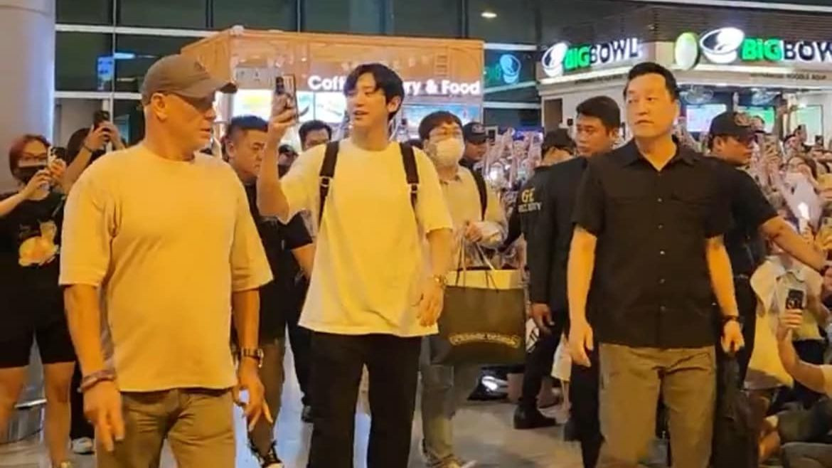 Chanyeol (EXO) đã có mặt tại Việt Nam.