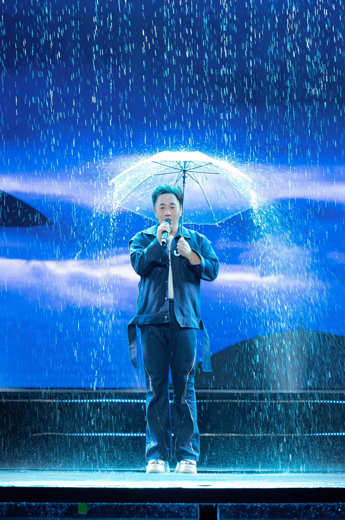 Sân khấu đầu tư của Trung Quân trong đêm concert gần 10.000 khán giả.