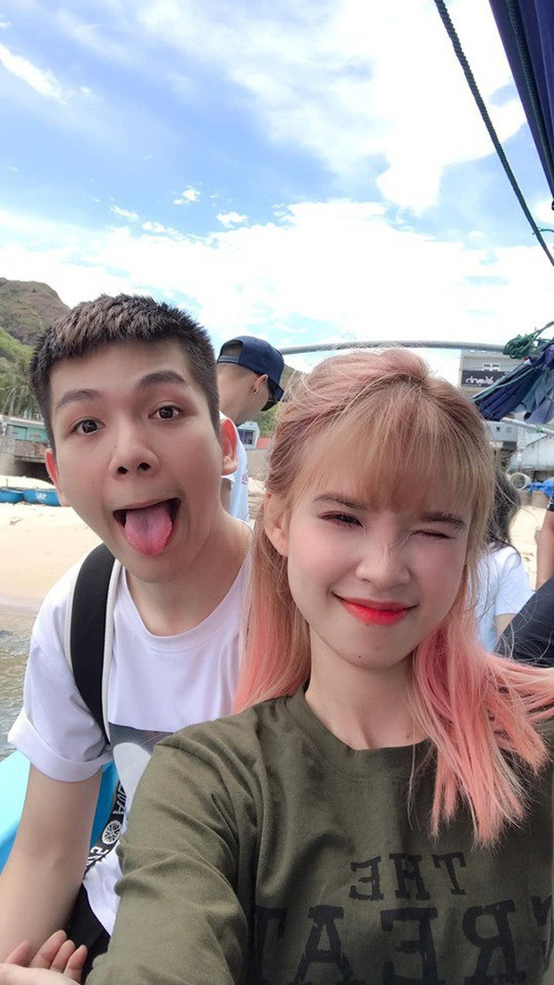 Kể từ khi kết hôn, vợ chồng Khởi My tận hưởng cuộc sống, dành nhiều thời gian bên gia đình, bạn bè. Cặp sao chia sẻ khoảnh khắc trong các chuyến du lịch, sống trong căn penthouse hoành tráng.