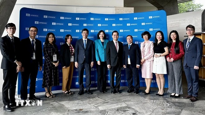 Phái đoàn Việt Nam do Thứ trưởng Bộ Ngoại giao Hà Kim Ngọc, Chủ tịch Ủy ban Quốc gia UNESCO Việt Nam dẫn đầu tham dự Kỳ họp lần thứ 10 Đại hội đồng Công ước 2003 về bảo vệ Di sản Văn hóa Phi vật thể, ngày 11-12/6 tại trụ sở UNESCO ở thủ đô Paris. (Ảnh : TTXVN phát)