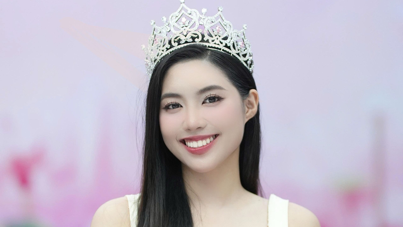 Á hậu 1 Trần Ngọc Châu Anh chia sẻ Hoa hậu Việt Nam là bước đệm quý giá để cô hoàn thiện bản thân. Á hậu 1 Trần Ngọc Châu Anh chia sẻ Hoa hậu Việt Nam là bước đệm quý giá để cô hoàn thiện bản thân.