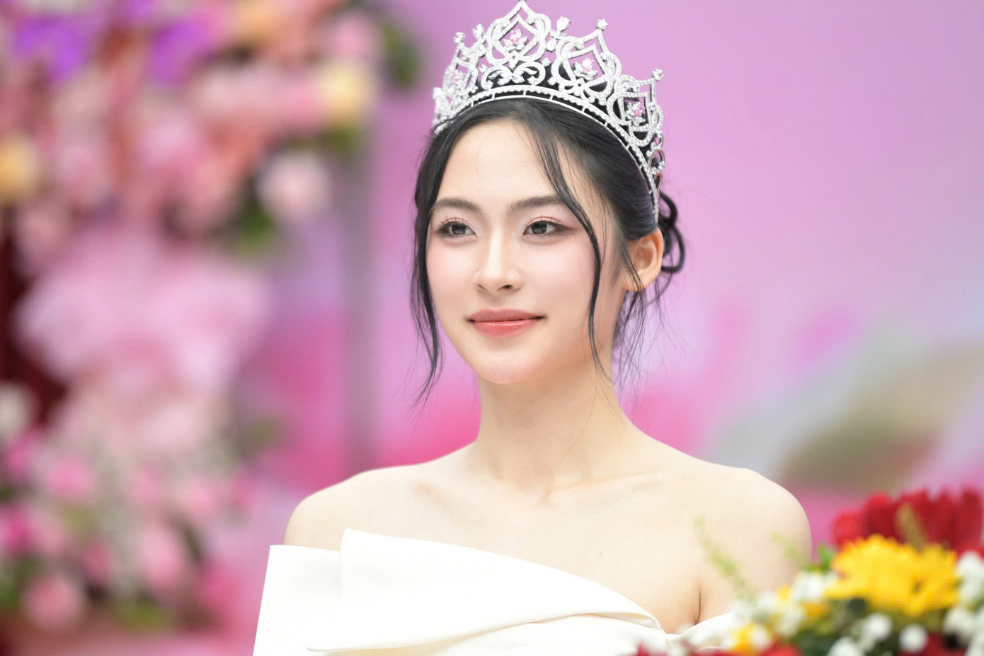 Á hậu 2 Nguyễn Thị Vân Nhi coi cuộc thi là dấu ấn thanh xuân, là cơ hội để cô trưởng thành cả về tư duy và bản lĩnh. Á hậu 2 Nguyễn Thị Vân Nhi coi cuộc thi là dấu ấn thanh xuân, là cơ hội để cô trưởng thành cả về tư duy và bản lĩnh.