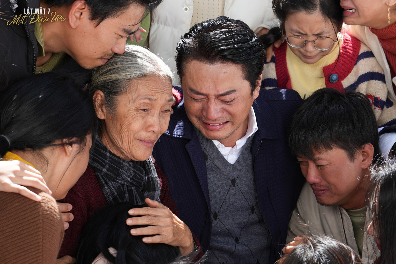 Lật mặt 7 đạt doanh thu 461 tỷ đồng sau 39 ngày ra rạp. Lật mặt 7 đạt doanh thu 461 tỷ đồng sau 39 ngày ra rạp.