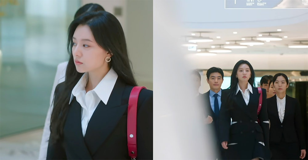 Với tư cách là giám đốc điều hành của các cửa hàng bách hóa thuộc Tập đoàn Queens, Hae In hiểu rất rõ về cách ăn mặc thể hiện sự quyền lực. Cô chọn váy blazer cut-out của Alexander McQueen, đeo túi đính đá Biker màu đỏ son, điểm xuyết bằng đôi bông tai của Tiffany &amp; Co.