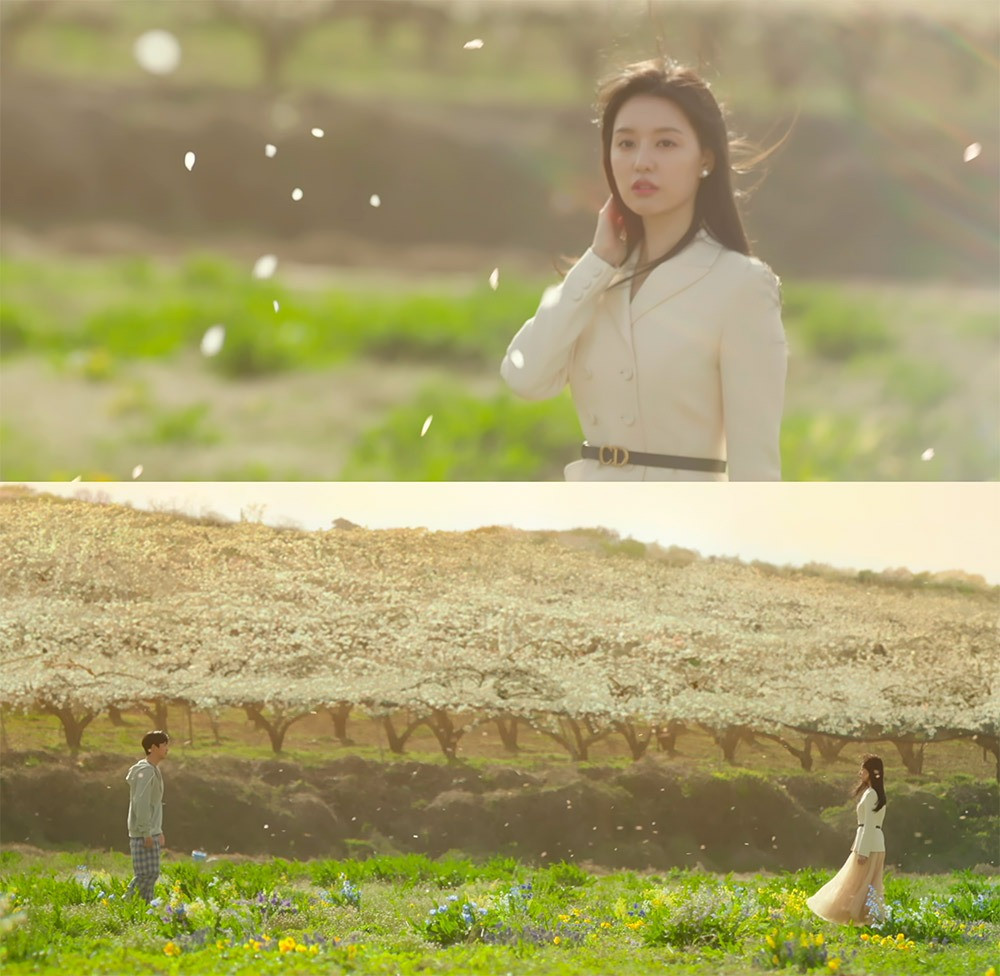 Phân cảnh lãng mạn khi nữ chính đáp trực thăng để theo đuổi tình yêu của đời mình. Hae In chọn chiếc áo khoác thanh lịch của Dior và váy xếp ly cùng thắt lưng Saddle.