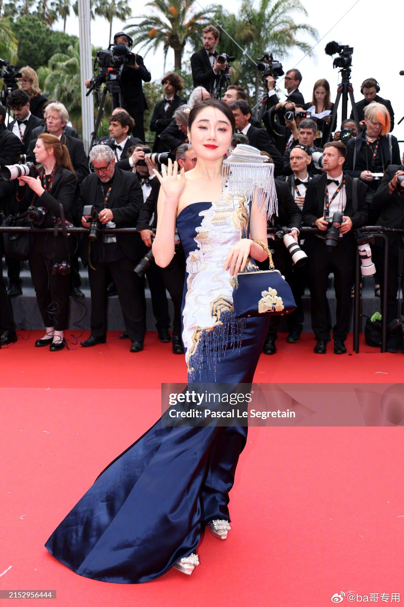 Nhóm người bị chê làm lố trên thảm đỏ Cannes lần thứ 77, tất cả đều bị nhiếp ảnh gia ngó lơ. Ảnh: Getty.