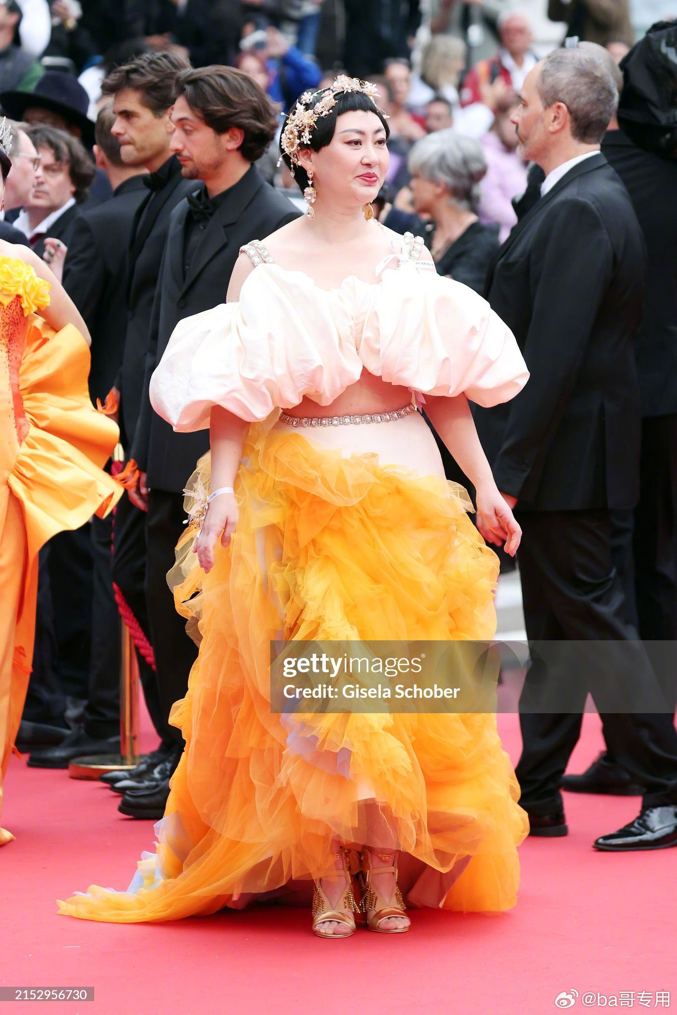 Nhóm người bị chê làm lố trên thảm đỏ Cannes lần thứ 77, tất cả đều bị nhiếp ảnh gia ngó lơ. Ảnh: Getty.