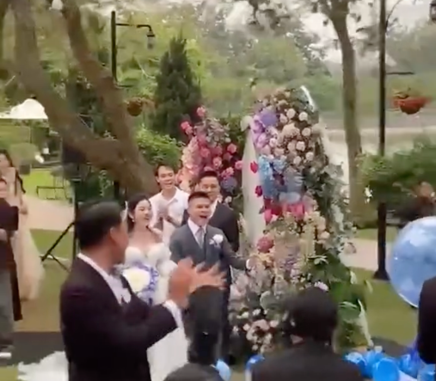 Quang Hải - Chu Thanh Huyền thông báo có con trai đầu lòng.