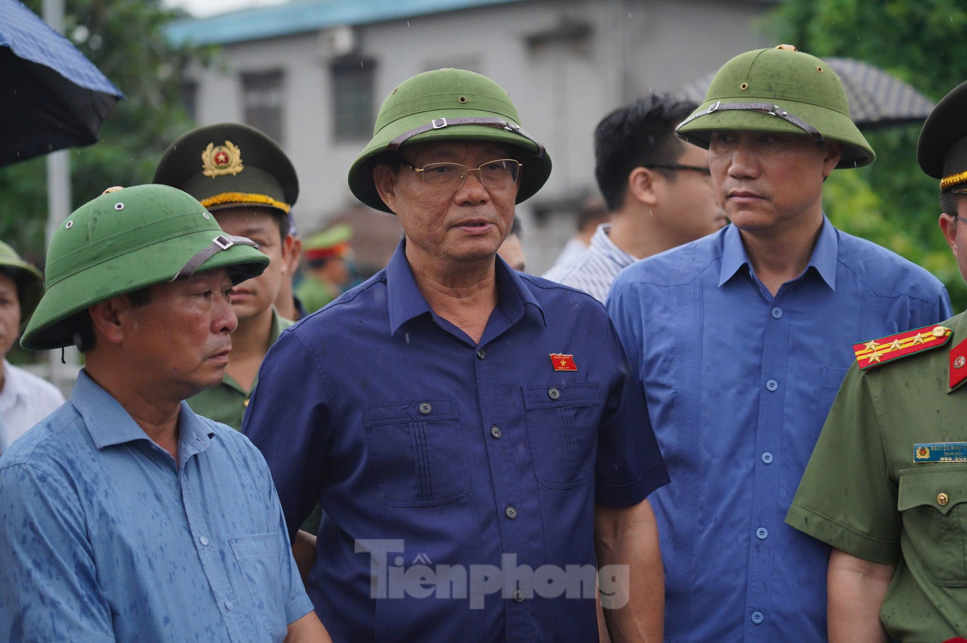 Phó Chủ tịch Quốc hội Trần Quang Phương chỉ đạo, kiểm tra hiện trường. Ảnh: Viết Hà. Phó Chủ tịch Quốc hội Trần Quang Phương chỉ đạo, kiểm tra hiện trường. Ảnh: Viết Hà.