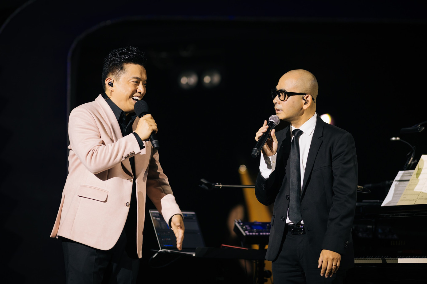 Các ca sĩ tham gia đêm nhạc của Đức Trí. Các ca sĩ tham gia đêm nhạc của Đức Trí.