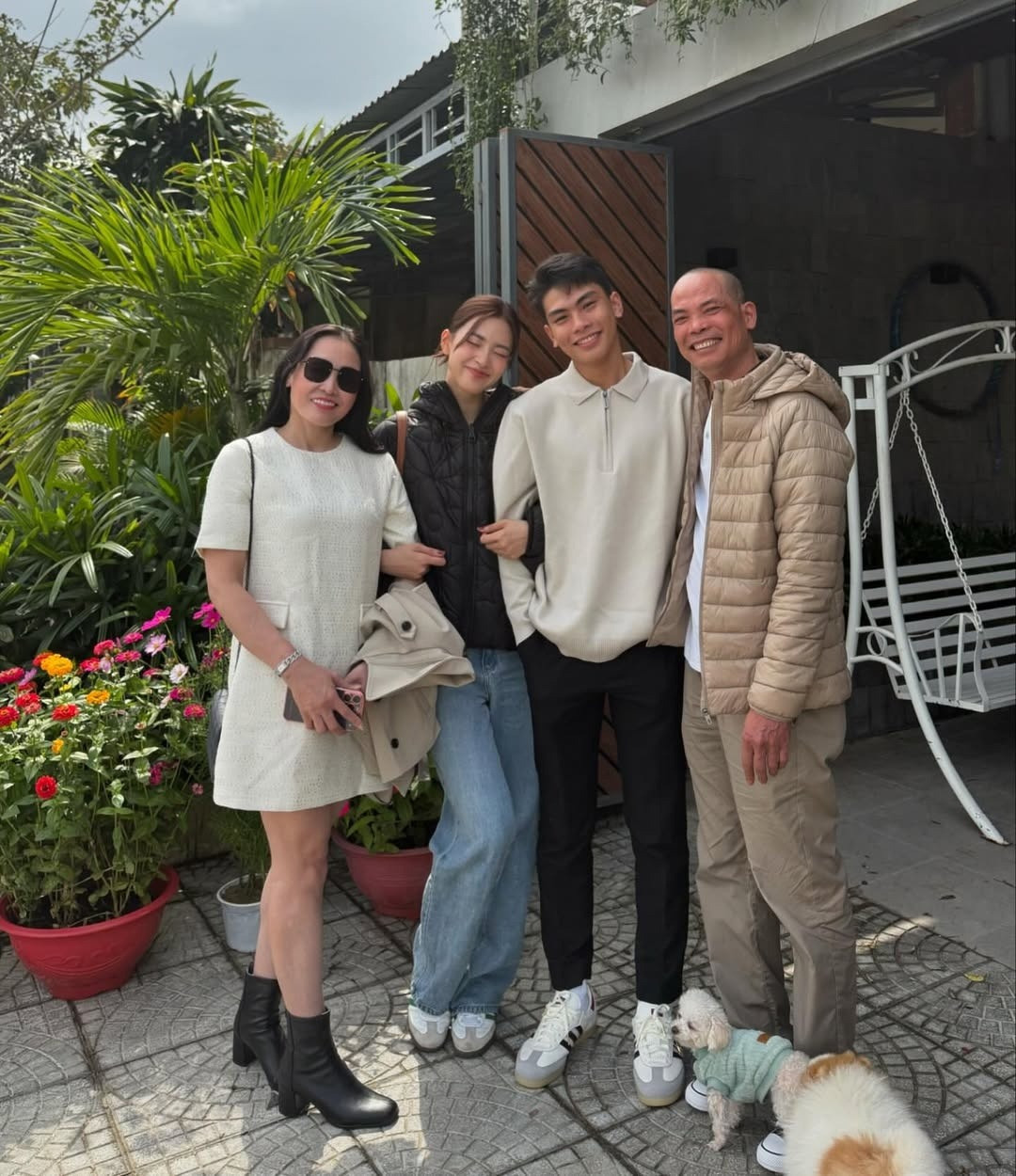 Một số dịp em trai Tiểu Vy xuất hiện trên mạng xã hội của chị gái. Một số dịp em trai Tiểu Vy xuất hiện trên mạng xã hội của chị gái.