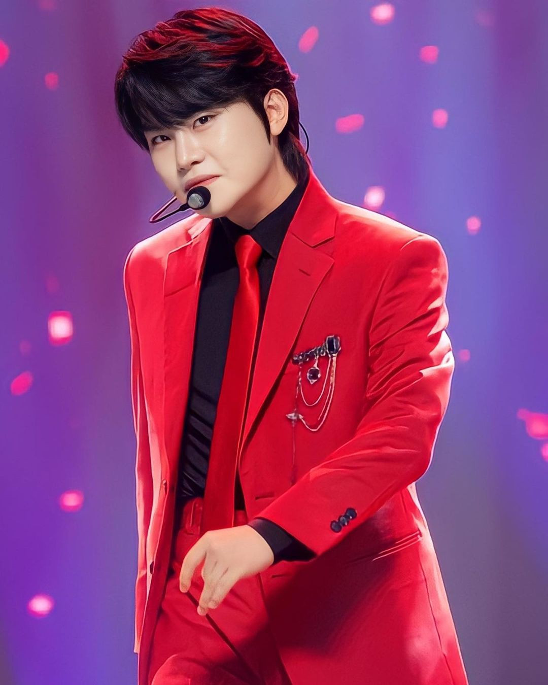 Năm 2019, Min Woo phải đăng tải video đính chính bản thân không mắc bệnh u não như thông tin thất thiệt lan truyền trên mạng xã hội, ảnh hưởng đến công việc và cuộc sống của cậu. Năm 2019, Min Woo phải đăng tải video đính chính bản thân không mắc bệnh u não như thông tin thất thiệt lan truyền trên mạng xã hội, ảnh hưởng đến công việc và cuộc sống của cậu.