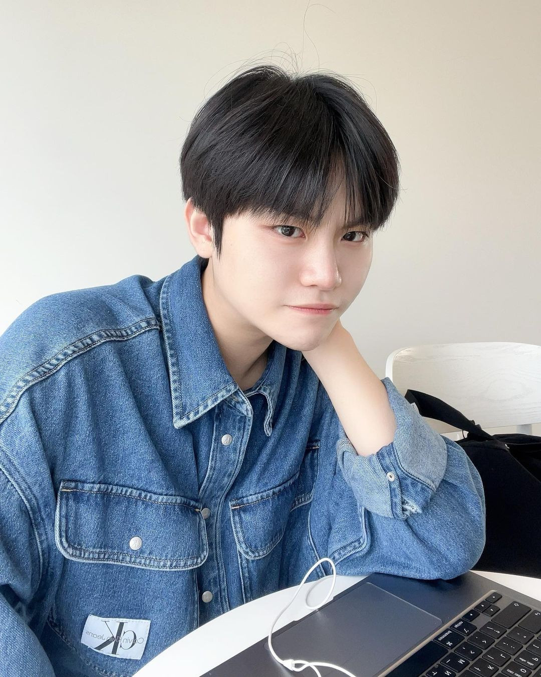 Sau 12 năm, “PSY nhí” ngày nào đã trở thành chàng thanh niên 18 tuổi. Suốt quãng thời gian đó, Min Woo vẫn được quan tâm nhờ những nội dung, phong cách ăn theo Gangnam Style. Cậu có một số sản phẩm âm nhạc như Show+Time (2013), Ariarirang (2014)… nhưng không để lại nhiều ấn tượng. Sau 12 năm, “PSY nhí” ngày nào đã trở thành chàng thanh niên 18 tuổi. Suốt quãng thời gian đó, Min Woo vẫn được quan tâm nhờ những nội dung, phong cách ăn theo Gangnam Style. Cậu có một số sản phẩm âm nhạc như Show+Time (2013), Ariarirang (2014)… nhưng không để lại nhiều ấn tượng.