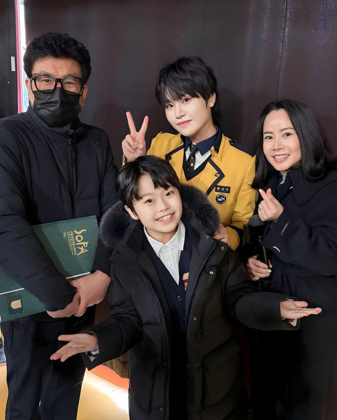 Hwang Min Woo theo học tại trường Biểu diễn Nghệ thuật Seoul (SOPA), ngôi trường mang tính biểu tượng và từng là nơi đào tạo của nhiều thần tượng lớn như Jungkook (BTS), Kai, Sehun (EXO), YunHo (ATEEZ)… Hwang Min Woo theo học tại trường Biểu diễn Nghệ thuật Seoul (SOPA), ngôi trường mang tính biểu tượng và từng là nơi đào tạo của nhiều thần tượng lớn như Jungkook (BTS), Kai, Sehun (EXO), YunHo (ATEEZ)…