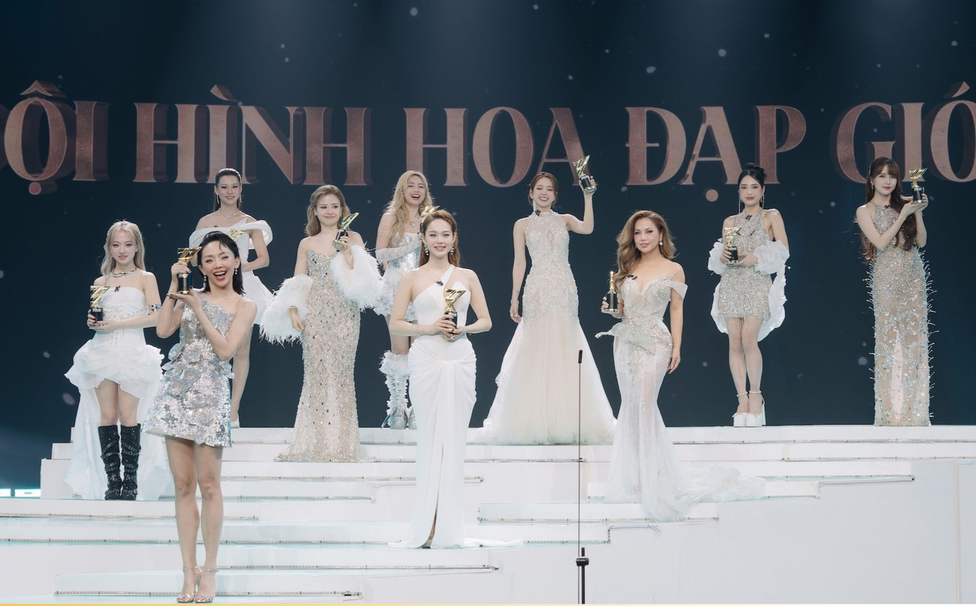 10 thành viên đội hình Hoa đạp gió. 10 thành viên đội hình Hoa đạp gió.