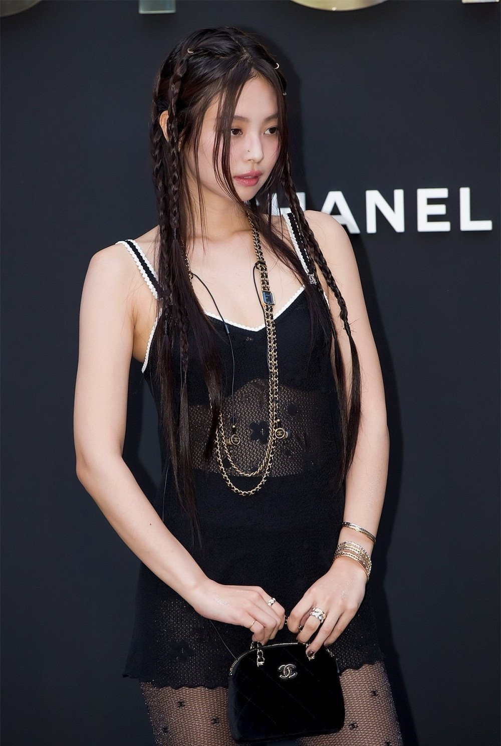 Jennie mặc váy ngắn, xuyên thấu dự sự kiện. Jennie mặc váy ngắn, xuyên thấu dự sự kiện.