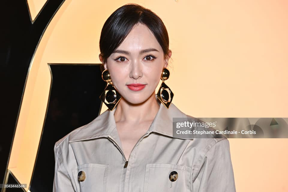 Ảnh camera thường của Đường Yên tại show diễn của YSL tại tuần lễ thời trang Paris. Cư dân mạng đánh giá cao lớp make up của nữ diễn viên Bên nhau trọn đời. Trước đó nhiều ngôi sao Trung Quốc lộ lớp nền lỗi khi xuất hiện trước ống kính Getty Image. Ảnh camera thường của Đường Yên tại show diễn của YSL tại tuần lễ thời trang Paris. Cư dân mạng đánh giá cao lớp make up của nữ diễn viên Bên nhau trọn đời. Trước đó nhiều ngôi sao Trung Quốc lộ lớp nền lỗi khi xuất hiện trước ống kính Getty Image.