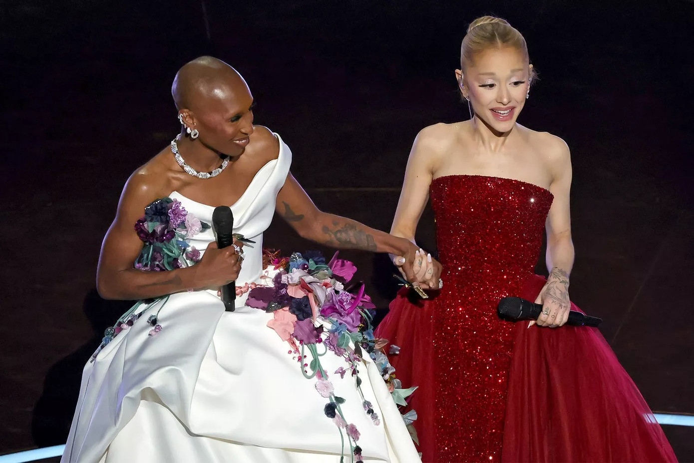 Ariana Grande và Cynthia Erivo "bay cao" với nhạc phim Wicked. Ảnh: Getty. Ariana Grande và Cynthia Erivo "bay cao" với nhạc phim Wicked. Ảnh: Getty.