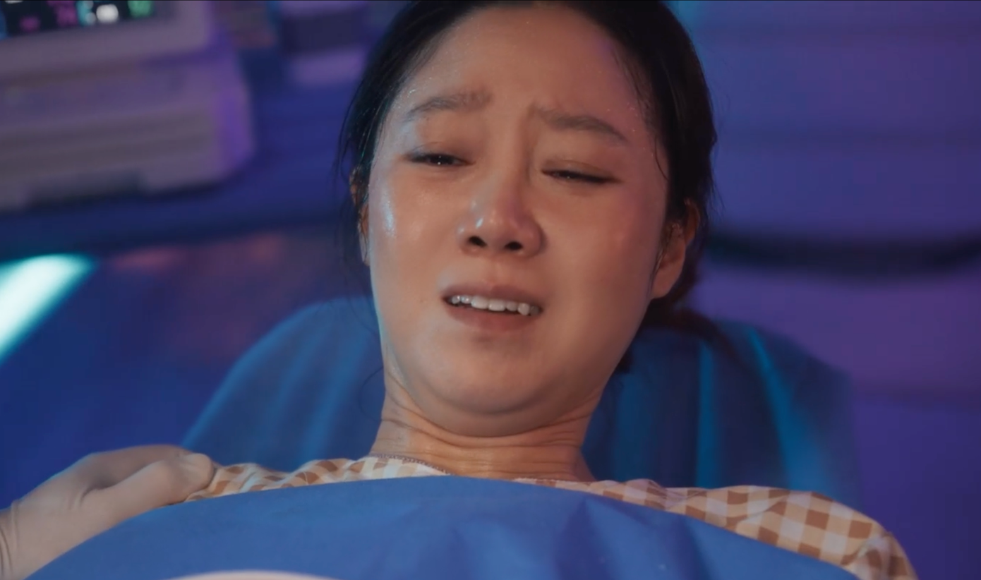 Nữ chính (Gong Hyo Jin thủ vai) hy sinh mạng sống để sinh con ngoài vũ trụ. Nhân vật của cô giấu đi biến chứng nguy hiểm sau sinh khỏi người bạn đời (do Lee Min Ho thủ vai). Chỉ 24 giờ sau khi sinh, cô qua đời, để lại nỗi đau cho người ở lại.