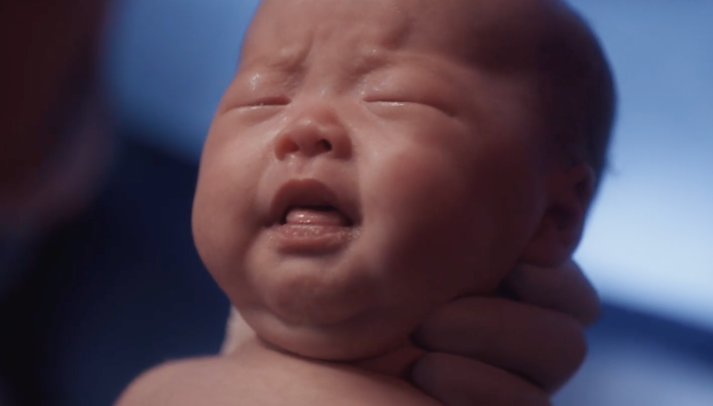 Nữ chính (Gong Hyo Jin thủ vai) hy sinh mạng sống để sinh con ngoài vũ trụ. Nhân vật của cô giấu đi biến chứng nguy hiểm sau sinh khỏi người bạn đời (do Lee Min Ho thủ vai). Chỉ 24 giờ sau khi sinh, cô qua đời, để lại nỗi đau cho người ở lại.