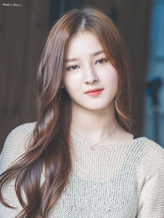 Thời hoạt động mạnh cùng Momoland, Nancy là gương mặt đại diện của nhóm, hút fan. Cô chịu khó thay đổi phong cách, được đánh giá khá tốt về khả năng hát-nhảy. Thời hoạt động mạnh cùng Momoland, Nancy là gương mặt đại diện của nhóm, hút fan. Cô chịu khó thay đổi phong cách, được đánh giá khá tốt về khả năng hát-nhảy.