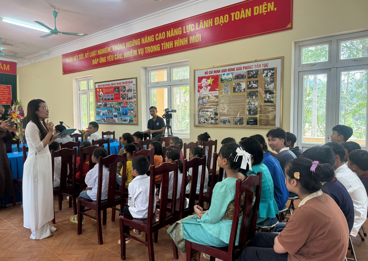 Phật tử trẻ Chùa Ba Vàng tham gia thiện nguyện tại Điện Biên.