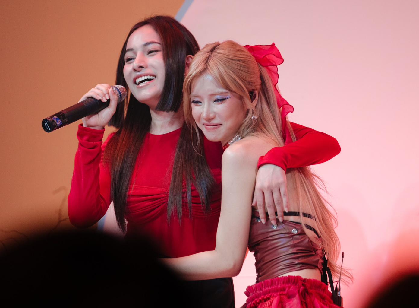 Hoàng Yến Chibi với hình tượng gợi cảm, năng động.