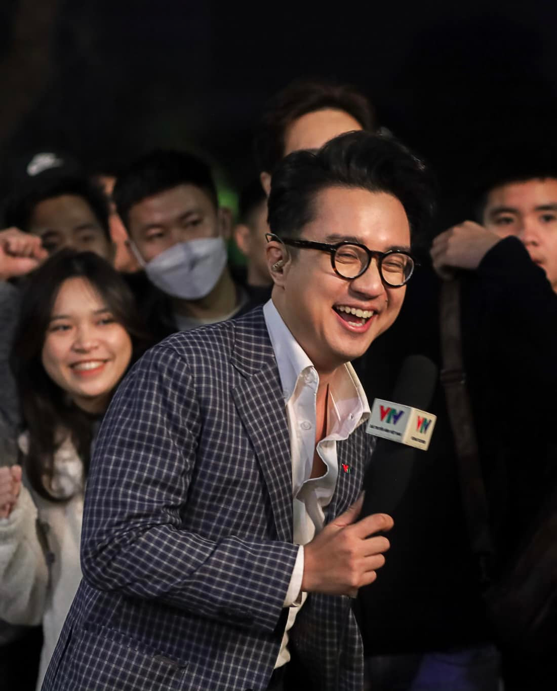 Tại điểm cầu Thanh Hóa, MC Sơn Lâm nổi tiếng của Chuyển động 24h sẽ được trao nhiệm vụ dẫn dắt cổ động viên cổ vũ thí sinh Lê Xuân Mạnh. Đây là lần đầu trường THPT Hàm Rồng có thí sinh tham dự sân chơi này và sau 12 năm Thanh Hóa có học sinh góp mặt trong trận chung kết.