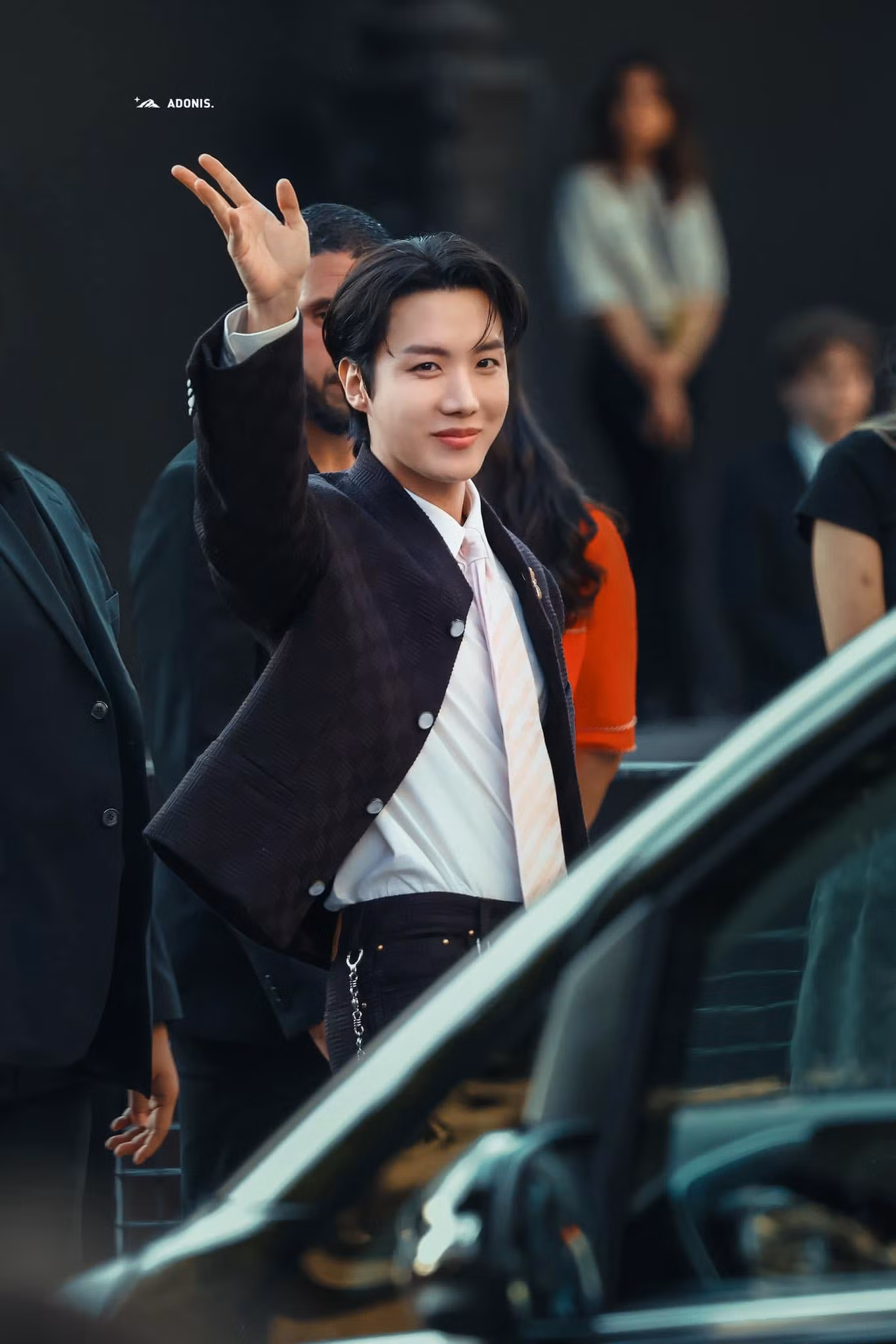 j-hope nổi bật tại show thời trang Louis Vuitton Xuân - Hè 2026.