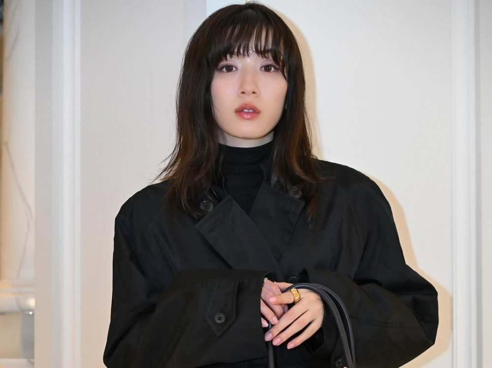 Với ngoại hình trong sáng, đời tư sạch bóng ồn ào, hình ảnh của Mei Nagano được ví như làn gió mới giữa showbiz nhiều biến động. Cô trở thành gương mặt đại diện cho nhiều thương hiệu lớn, trong đó có Prada, và luôn được đánh giá là một trong những minh tinh trẻ được săn đón nhất tại Nhật Bản.