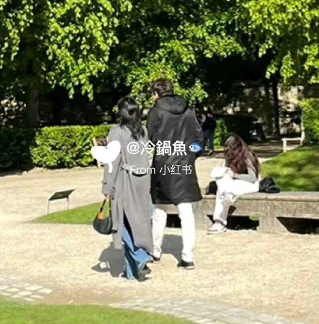 Lisa (BlackPink) hẹn hò với bạn trai tỷ phú ở Pháp. Ảnh: Weibo. Lisa (BlackPink) hẹn hò với bạn trai tỷ phú ở Pháp. Ảnh: Weibo.