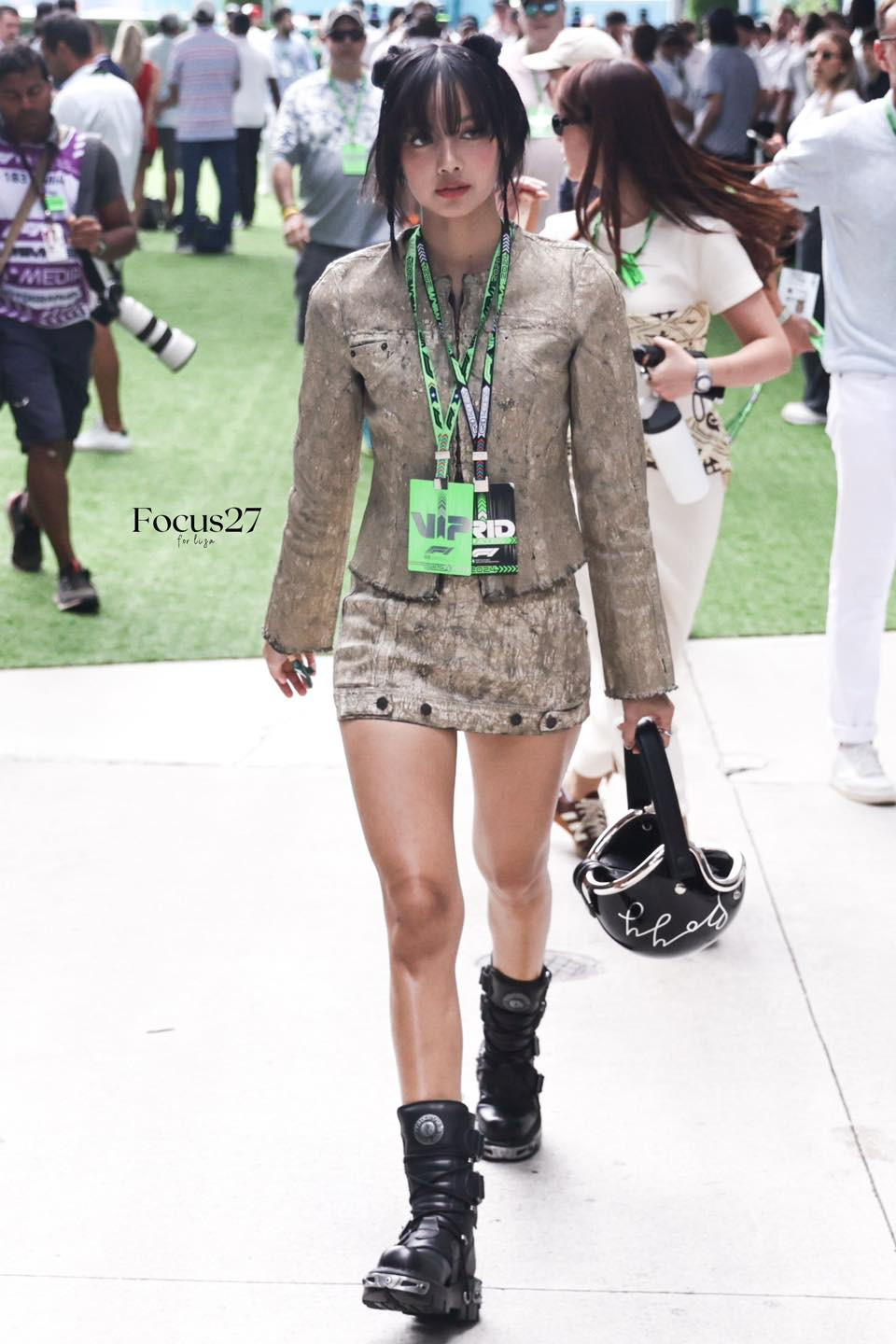 Lisa (BlackPink) gây bất ngờ khi xuất hiện ở Miami, Florida (Mỹ) vào cuối tuần qua (5/5). Lisa (BlackPink) gây bất ngờ khi xuất hiện ở Miami, Florida (Mỹ) vào cuối tuần qua (5/5).