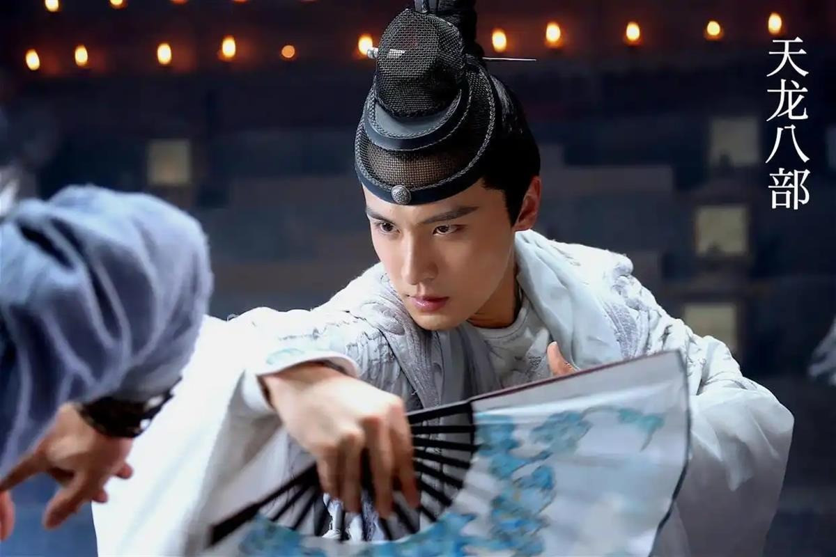 Cao Thái Vũ vai Mộ Dung Phục trong bản Thiên long bát bộ (2021). Cao Thái Vũ vai Mộ Dung Phục trong bản Thiên long bát bộ (2021).