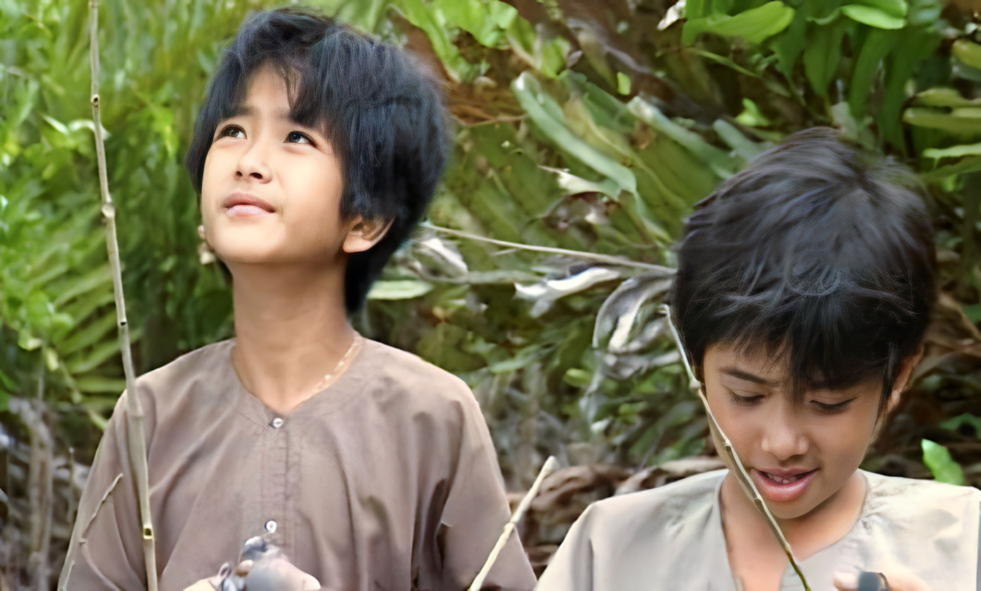 "Bé An" Hùng Thuận, "thằng Cò" Phùng Ngọc "Đất phương Nam" năm 1997. "Bé An" Hùng Thuận, "thằng Cò" Phùng Ngọc "Đất phương Nam" năm 1997.