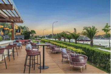 Regent Phu Quoc Oku Ưu đãi mùa hè sôi động (Sizzling summer perks) Với hóa đơn từ 2.500.000 VNĐ mỗi lần thanh toán: ● Giảm 20% cho thực đơn omakase 6 món ● Giảm 20% cho thực đơn gọi món và thức uống không cồn Đặt chỗ ngay qua email dining.regentpq@ihg.com Moire Hoi An, Vignette Collection Ember & Sip Ưu đãi mùa hè sôi động Với hóa đơn từ 1.800.000++ VNĐ mỗi lần thanh toán: ● Tặng gấp đôi điểm thưởng IHG One Rewards ● Tặng 2 ly cocktail miễn phí ● Giảm 30% cho món ăn và thức uống không cồn vào giờ trưa tại Yellow Bicycle Đặt chỗ ngay qua email fbreservation@moirehoian.com InterContinental Hanoi Landmark72, Vietnam Stellar Steakhouse Ưu đãi mùa hè sôi động Với hóa đơn từ 400++ USD mỗi lần thanh toán: ● Mua 1 tặng 1 món Tomahawk Steak ● Giảm 15% cho thức uống có cồn Đặt chỗ ngay qua email dining@iclandmark.com