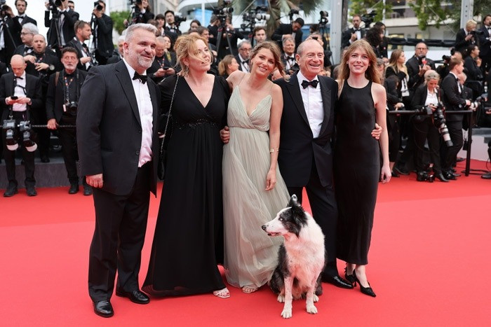 Chú chó Messi &quot;vẫy tay&quot; trên thảm đỏ Cannes. Ảnh: Getty.