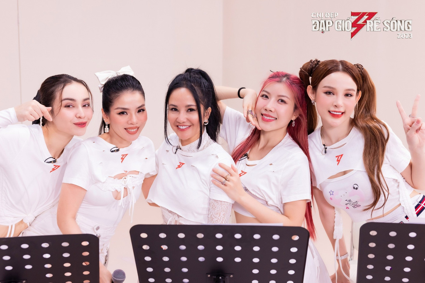 Nhiều nghệ sĩ tham gia Chị đẹp ẩn ý về chuyện chơi xấu phía sau hậu trường.