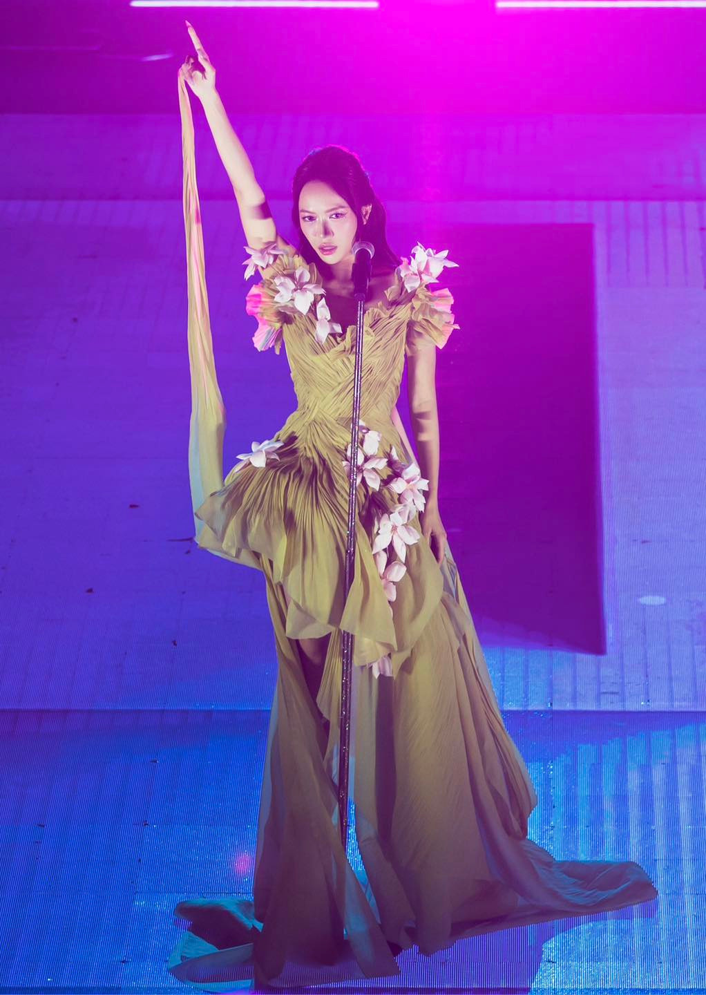 Lan Ngọc - Diệu Nhi nhận được nhiều chú ý dù không có giọng hát hay.