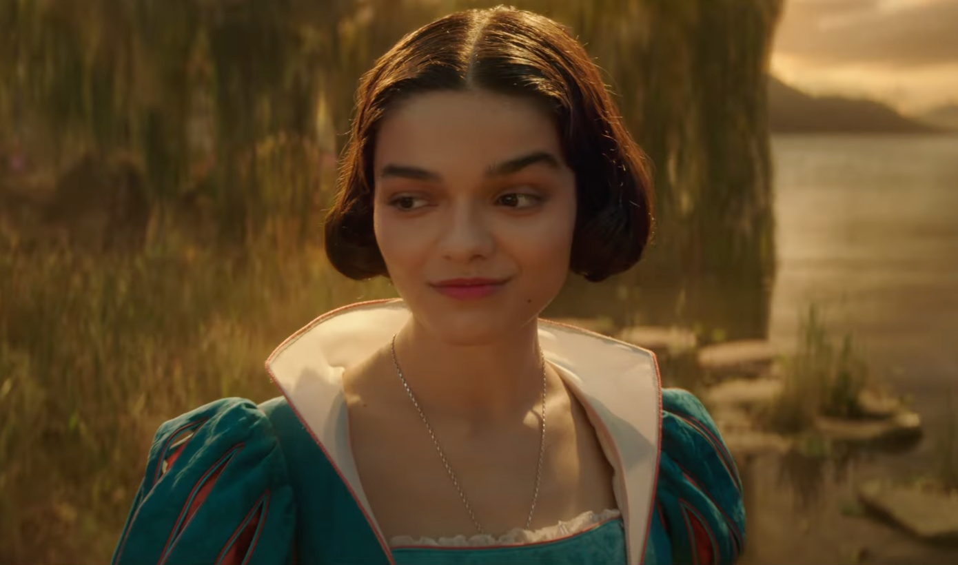 Bạch Tuyết do Rachel Zegler đóng và Hoàng hậu do Gal Gadot (phải) đảm nhận. Bạch Tuyết do Rachel Zegler đóng và Hoàng hậu do Gal Gadot (phải) đảm nhận.