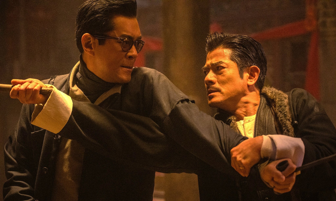 Tác phẩm Yêu cuồng loạn (Love Lies Bleeding), có sự tham gia của Kristine Stewart, mở màn liên hoan phim, nói về mối tình lãng mạn của Lou và Jackie khi cả hai lún sâu vào những vụ giết người ngoài ý muốn. Trong khi đó, Cửu Long Thành Trại: Vây thành là tác phẩm khép lại liên hoan phim, tập trung vào Cửu Long Thành Trại - khu vực phức tạp có nhiều băng đảng xã hội đen tại Hong Kong (Trung Quốc), nhân vật chính Lạc Quân - người nhập cảnh trái phép.