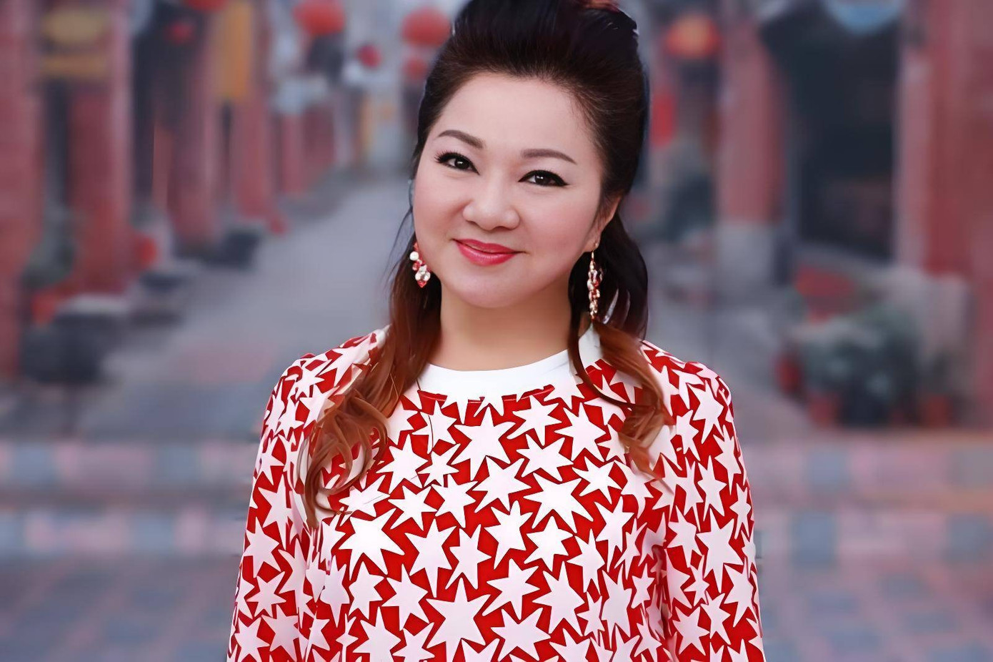 Diễn viên, ca sĩ Bạch Băng Băng từng trải qua biến cố khi con gái đầu lòng bị kẻ bắt cóc sát hại thương tâm.