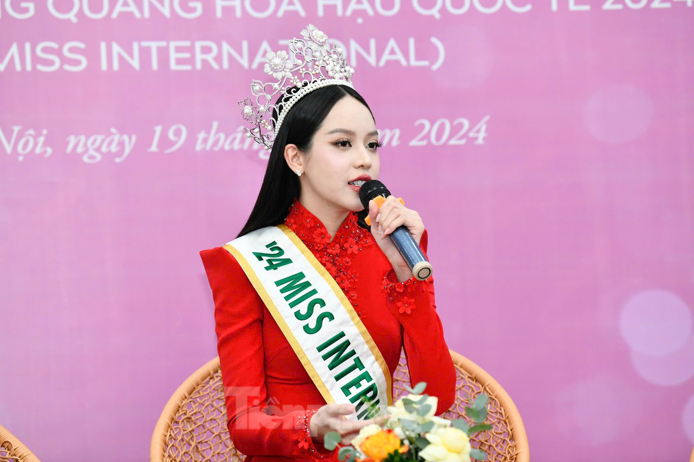 Hoa hậu Thanh Thủy trả lời câu hỏi từ phóng viên báo Vietnamnet. Hoa hậu Thanh Thủy trả lời câu hỏi từ phóng viên báo Vietnamnet.