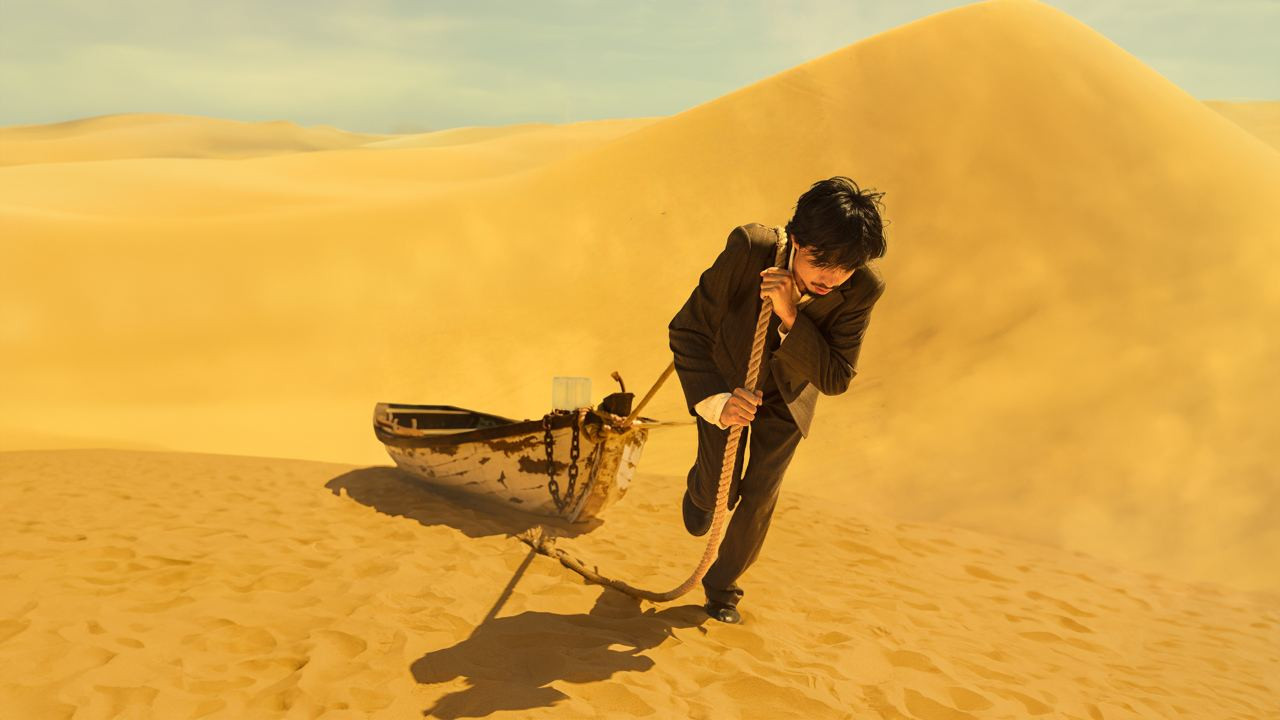 Hình ảnh trong MV mới của Đen Vâu. Cư dân mạng thi nhau đoán đề Văn tốt nghiệp THPT.