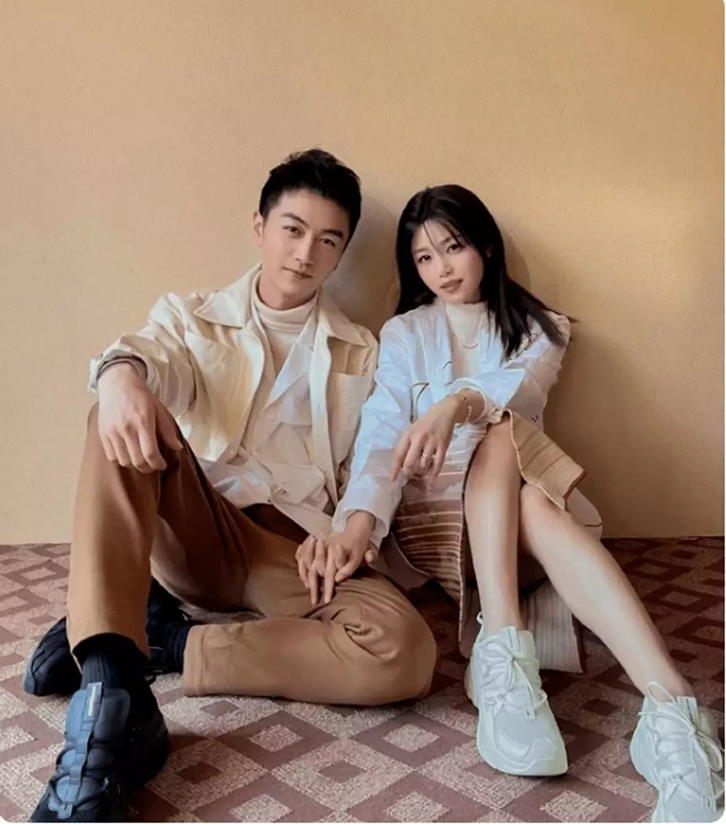 Tháng 6/2024, hôn nhân của hai người tiếp tục bị cho là trục trặc, có lý do &quot;khủng khiếp&quot; Trần Hiểu không thể tha thứ cho vợ. Quản lý của nam diễn viên từ chối phản hồi. Blogger Giang Tiểu Yến tiết lộ Trần Hiểu đề nghị ly hôn năm 2023, không nói rõ nguyên do và dọn ra khỏi nhà kể từ đó, chấp nhận ra đi trắng tay. Blogger khẳng định nam diễn viên không muốn liên lạc với vợ nên đã thay đổi số điện thoại, chặn số của Trần Nghiên Hy. Cả hai muốn trao đổi đều thông qua quản lý.