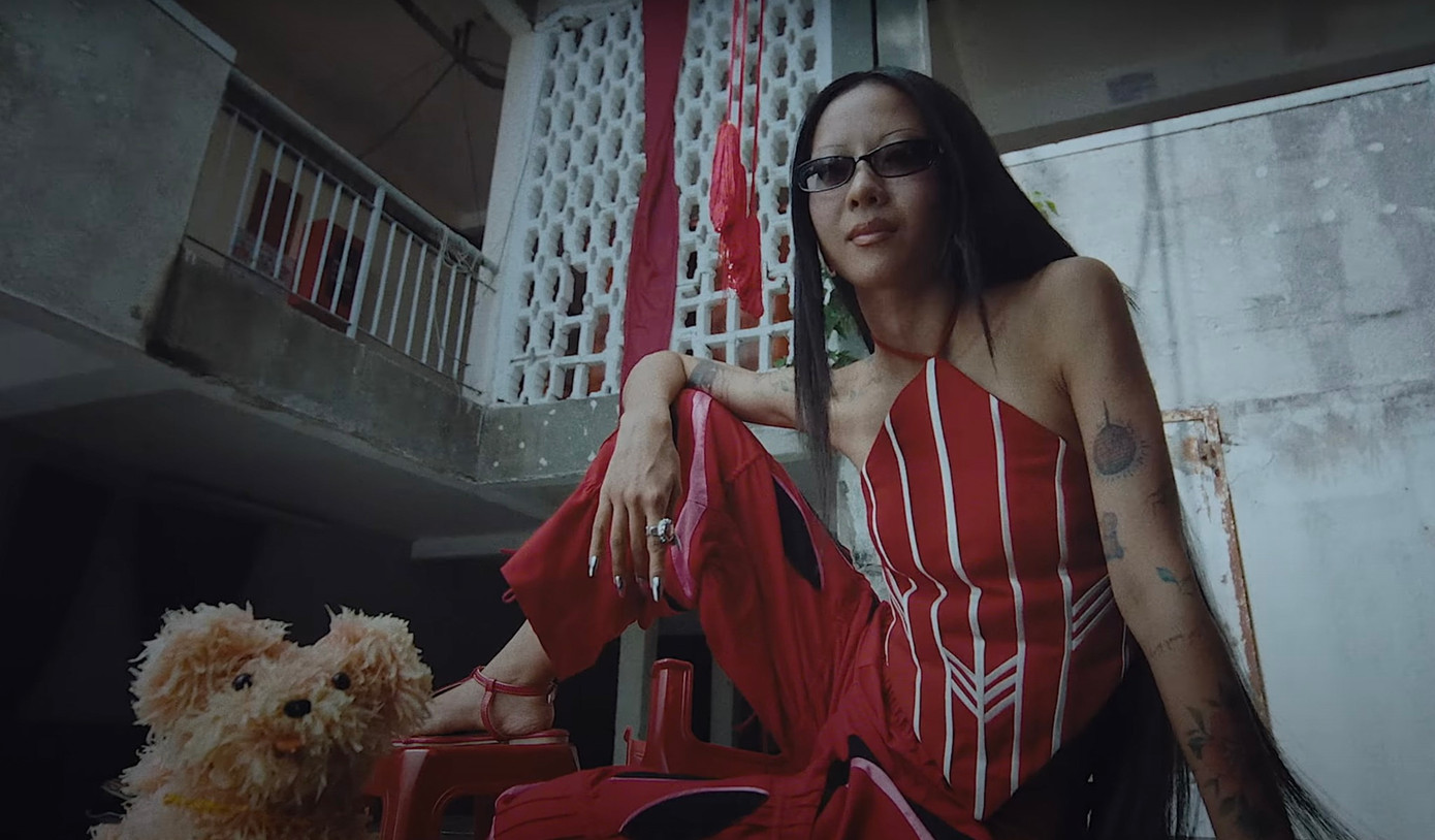 Suboi trong bản rap Dâu thiên hạ. Suboi trong bản rap Dâu thiên hạ.